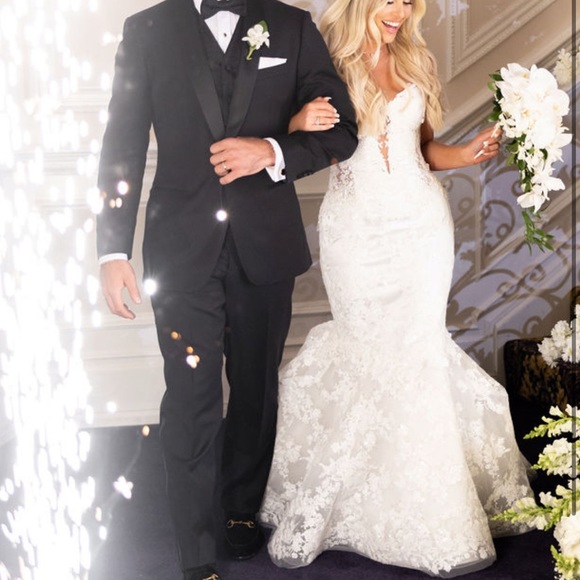 Pnina Tornai Wedding Gown - Picture 14 of 17